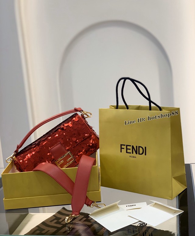 FENDI专柜精品包包 芬迪手提肩背女包 0127L 手工縫製 Fendi珠片法棍包 fdzg2353